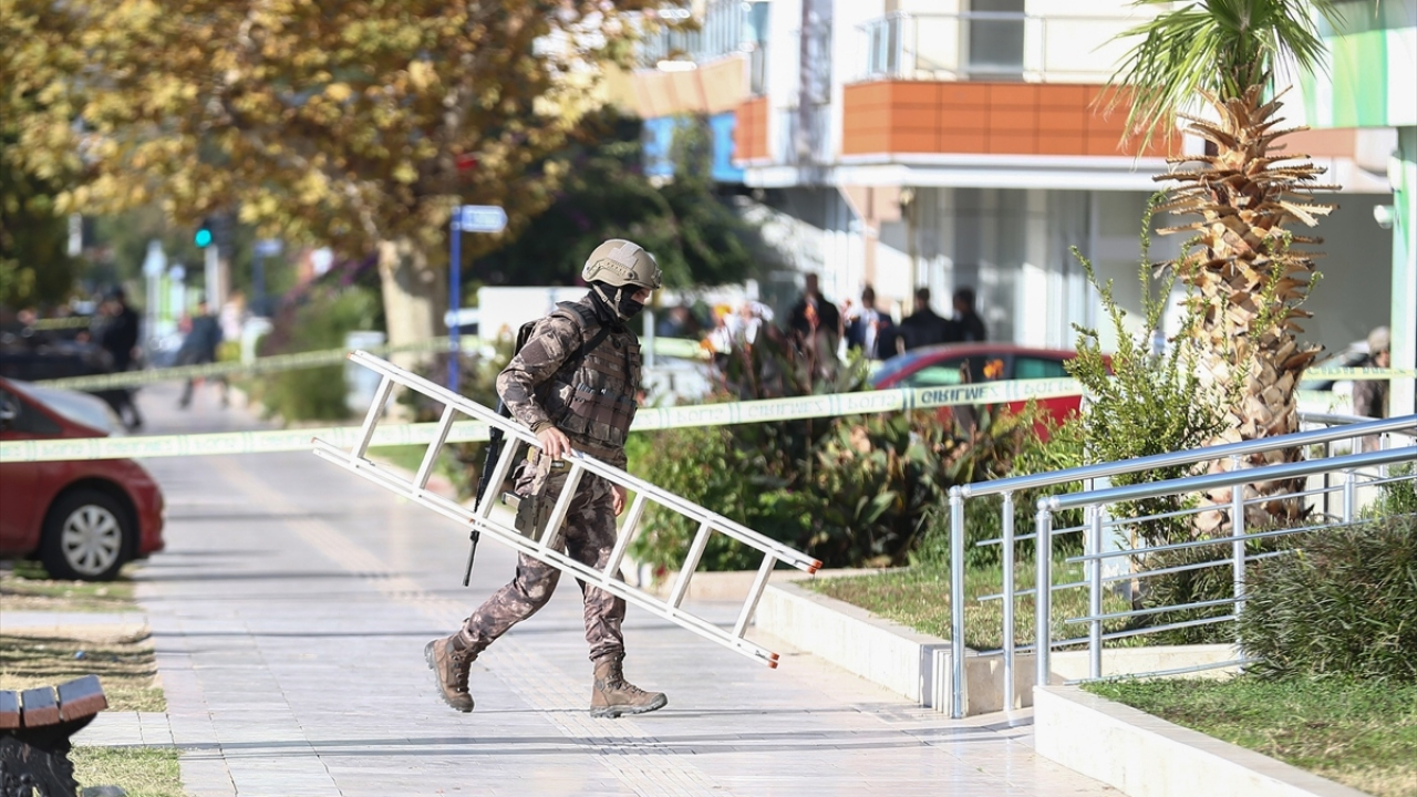 Antalya&amp;#039;Da Bir Bankada Silahlı Soygun Girişimi | Trt Haber Foto Galeri amaçlanan Rüyada Silahlı Soygun Görmek