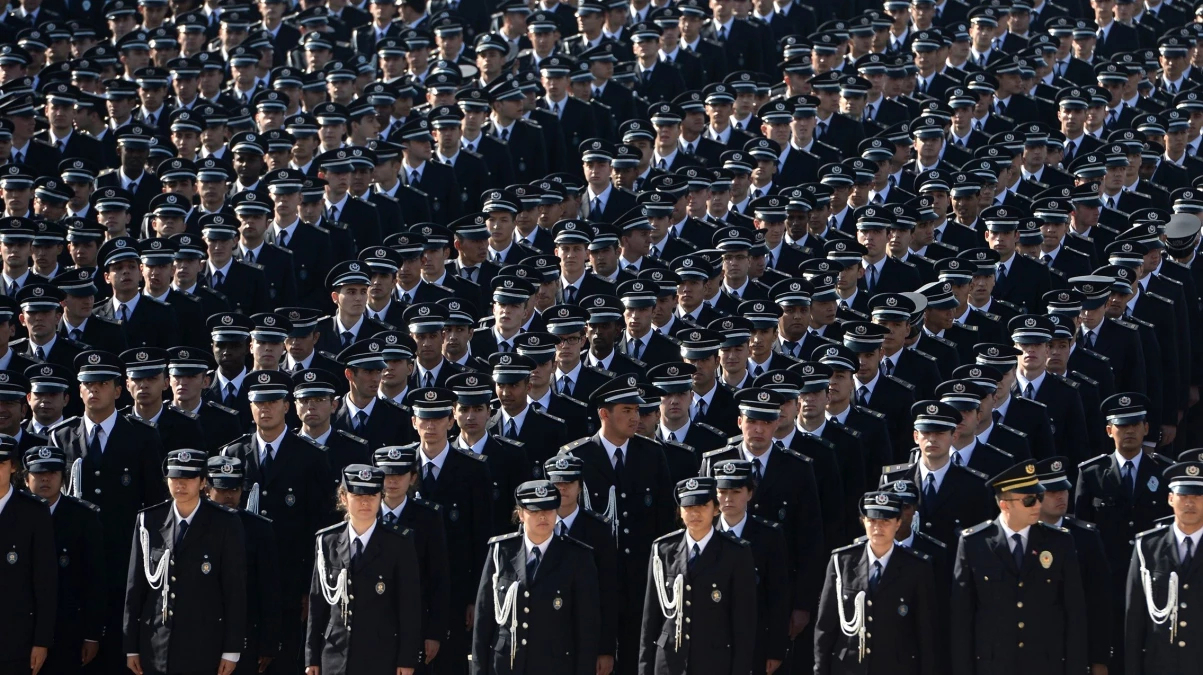 Rüyada Polis Görmek Ne Anlama Gelir? Rüyada Polis Görmek Nedir? Rüyada ile Rüyada Polis Görmek Neye Yorar