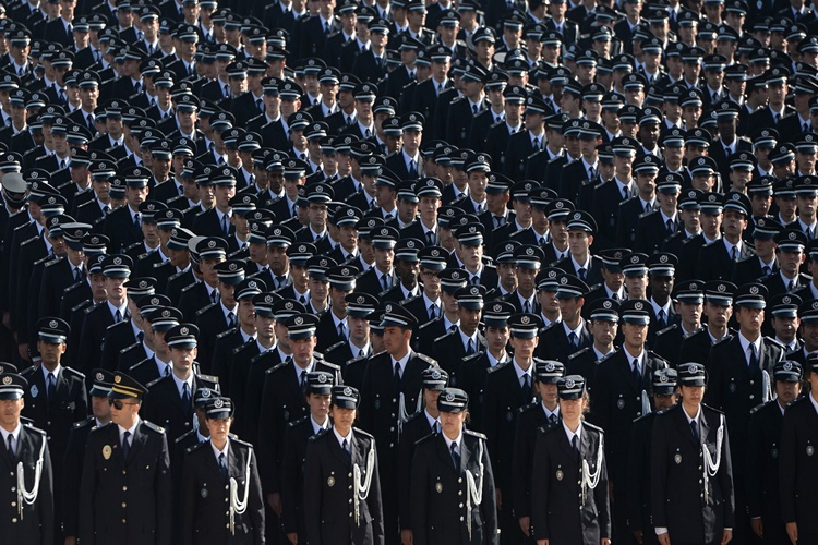 Rüyada Polis Öğrenci Görmek Ne Anlama Gelir? - Güncel Oku fiçin Rüyada Polis Görmek