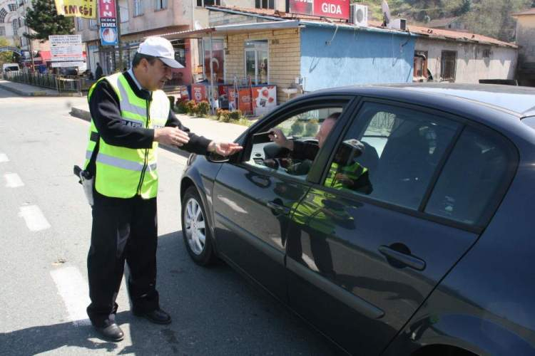 Rüyada Trafik Polisi Görmek - Ruyandagor içeride Rüyada Polis Tarafından Arandığını Görmek Ne Anlama Gelir