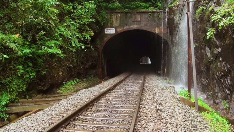 Rüyada Tünelden Geçmek - Rüya Meali ilgili Rüyada Tren Yolundan Geçmek