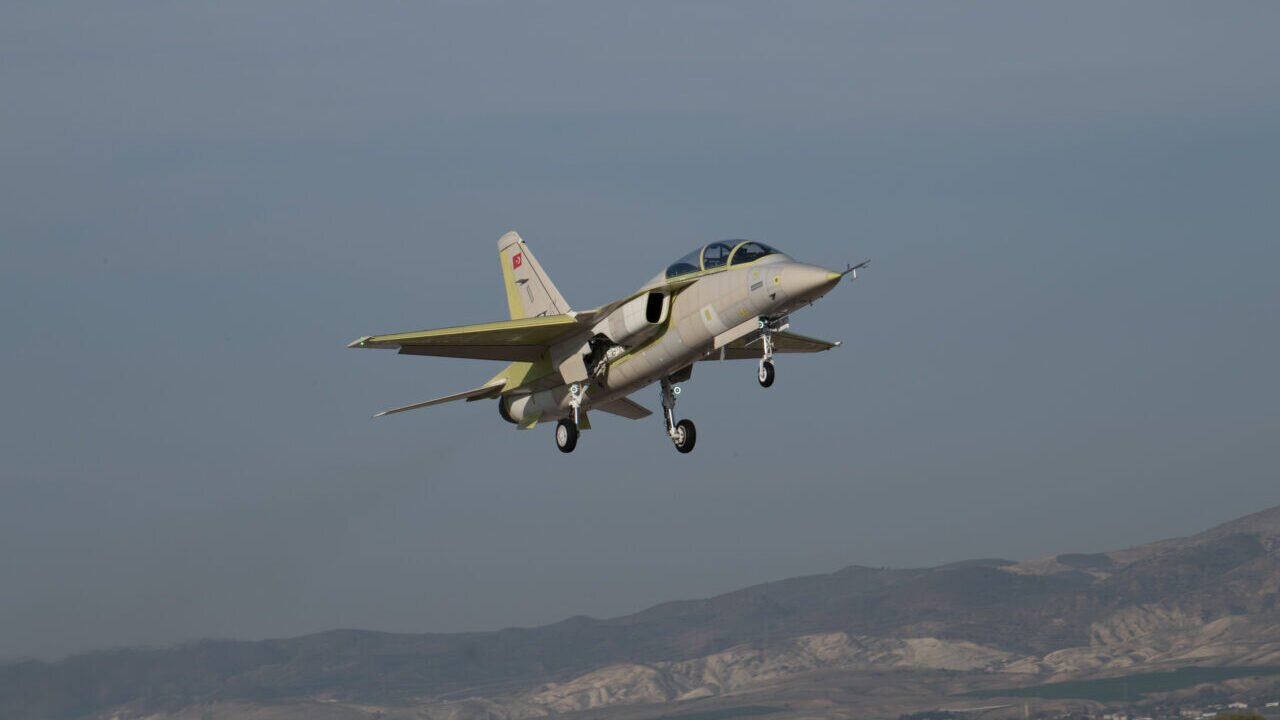 Türkiye&amp;#039;Nin Ilk Jet Eğitim Ve Hafif Taarruz Uçağı Hürjet, Ilk Uçuşunu amaçlanan Rüyada Jet Uçağı Görmek