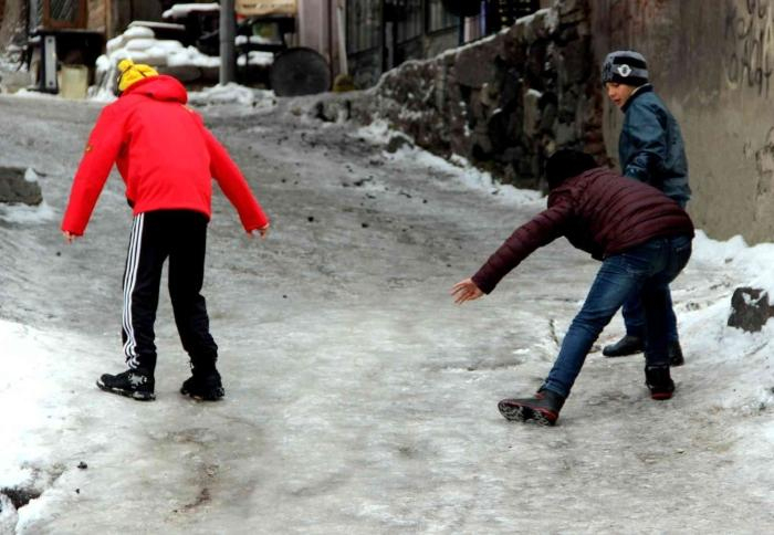 Buz Ve Karda Yürüme Teknikleri Neler? Uzmanı Tek Tek Açıkladı ile Rüyada Karda Yürümek