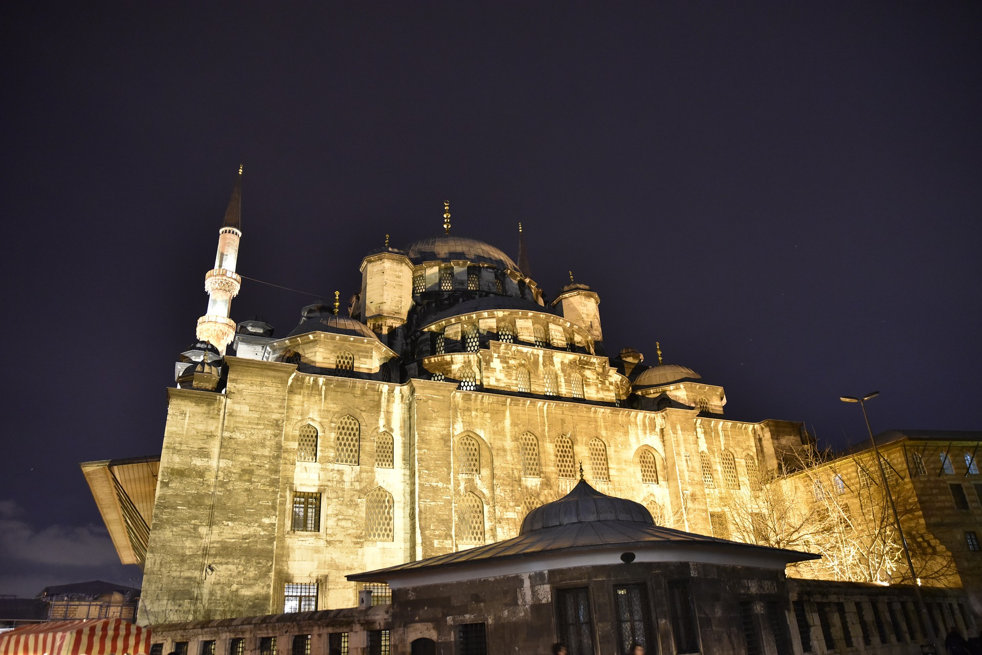 Diyanet, Yeni Camii&amp;#039;Yi &amp;quot;Anlatıyor&amp;quot;: Pis Bir Yahudi Mahallesiydi ilgili Rüyalara Inanmalı Mıyız Diyanet