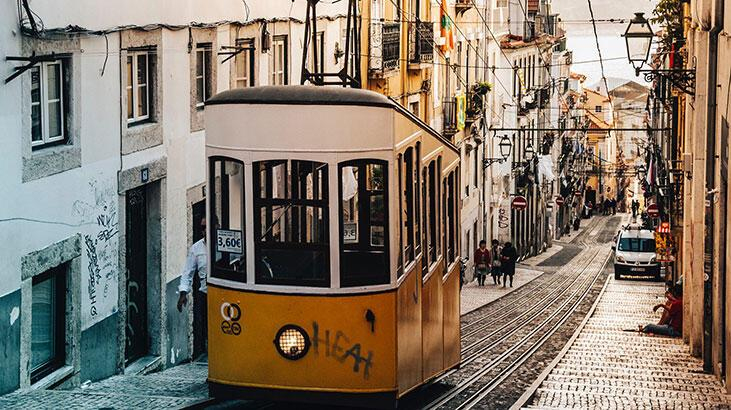 Rüyada Tramvaya Binmek Ne Demek? Yanlış Tramvaya Bindiğini Görmek içeride Rüyada Otobüse Binmek