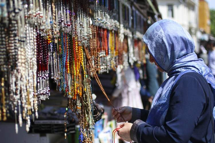 Rüyada Yaşlı Kadın Misafir Görmek - Ruyandagor ilgili Rüyada Yaşlı Kadın Görmek Korkmak